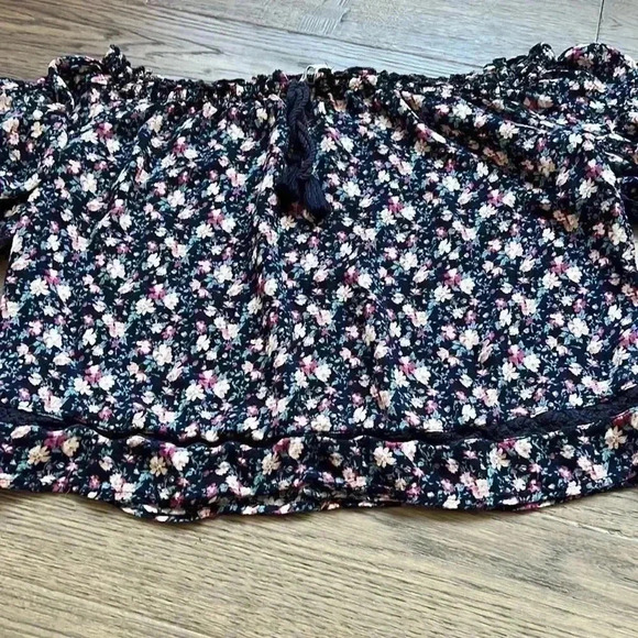 🌸3/$30🌸AMERICAN Eagle Outfitters | Floral Off  The Shoulder Top - Picture 2 of 9